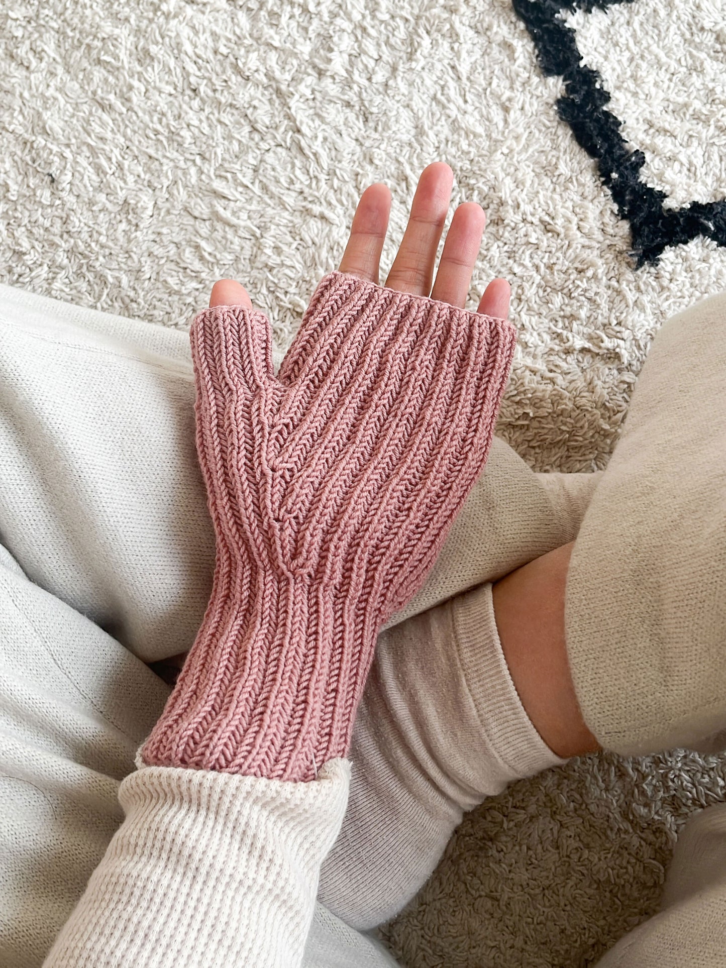 [PDF 도안] 새틴 메리노 울 브리오쉬 핸드워머 (KOREAN)