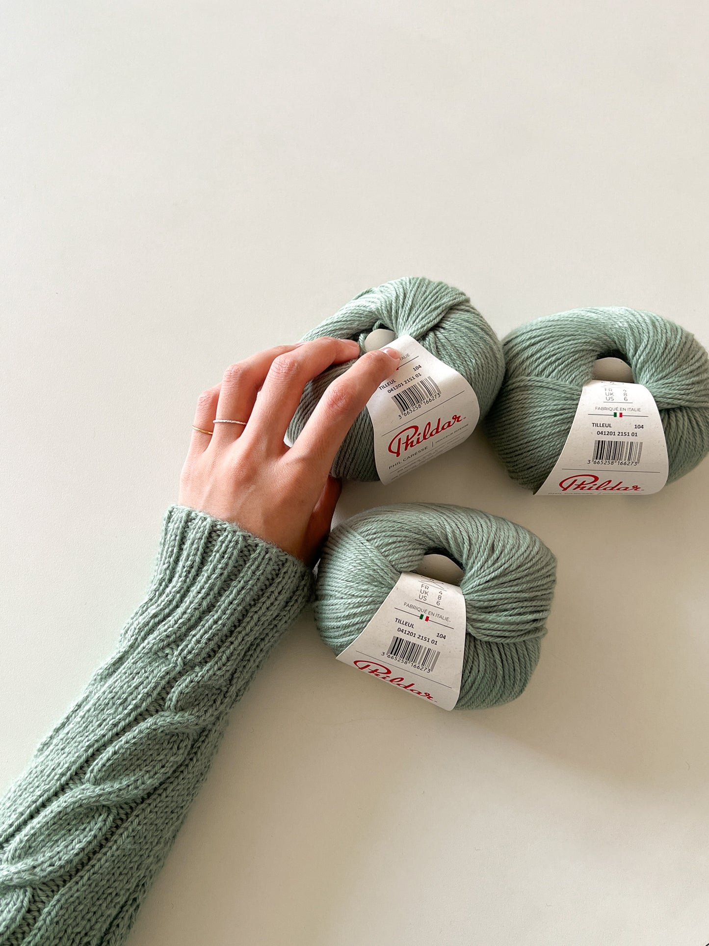 [PDF] Phil Caresse Cable Bottom-up Sweater (ENGLISH)