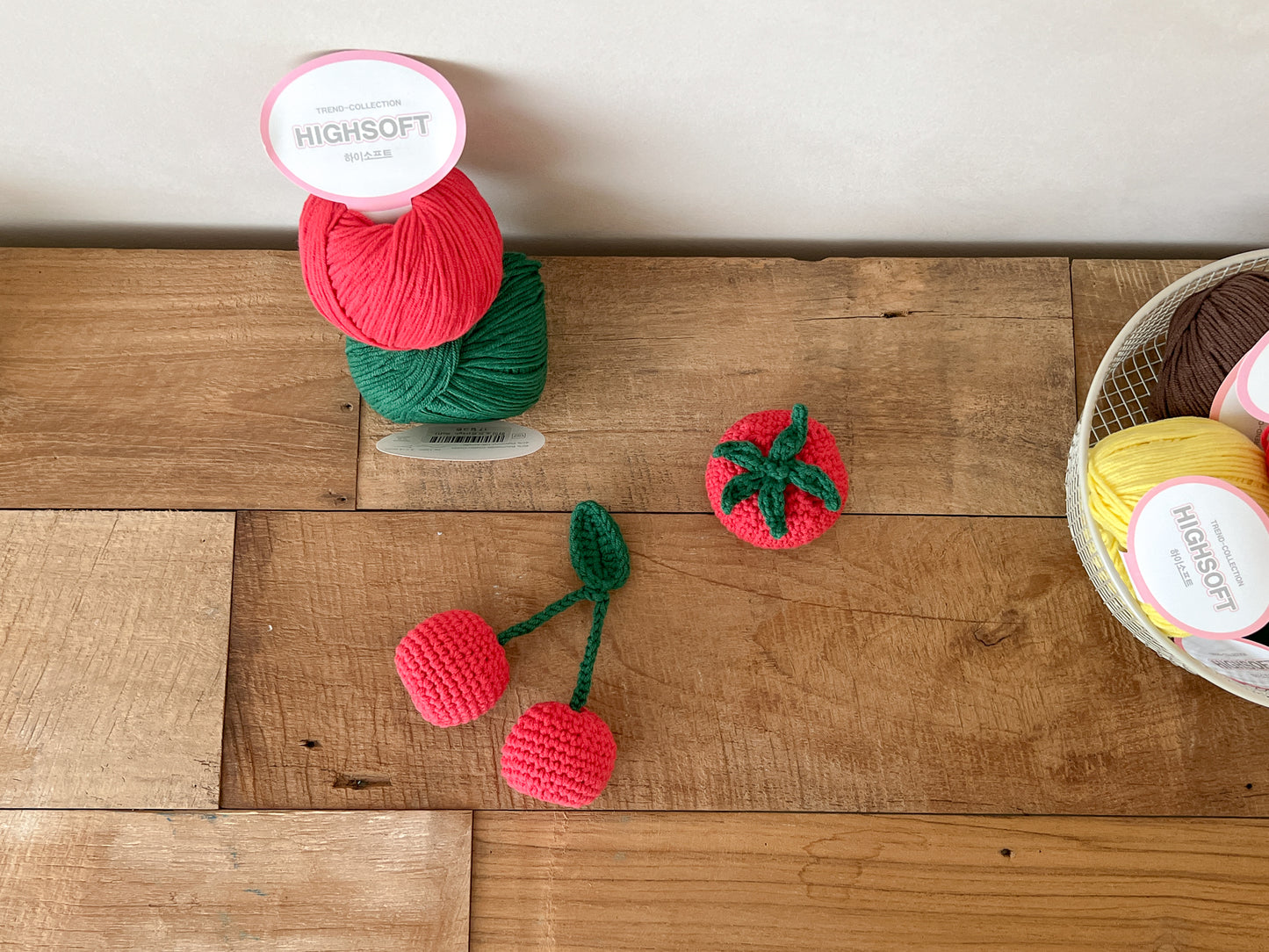 [PDF] New High Soft Tomato & Cherry Keychain (ENGLISH)