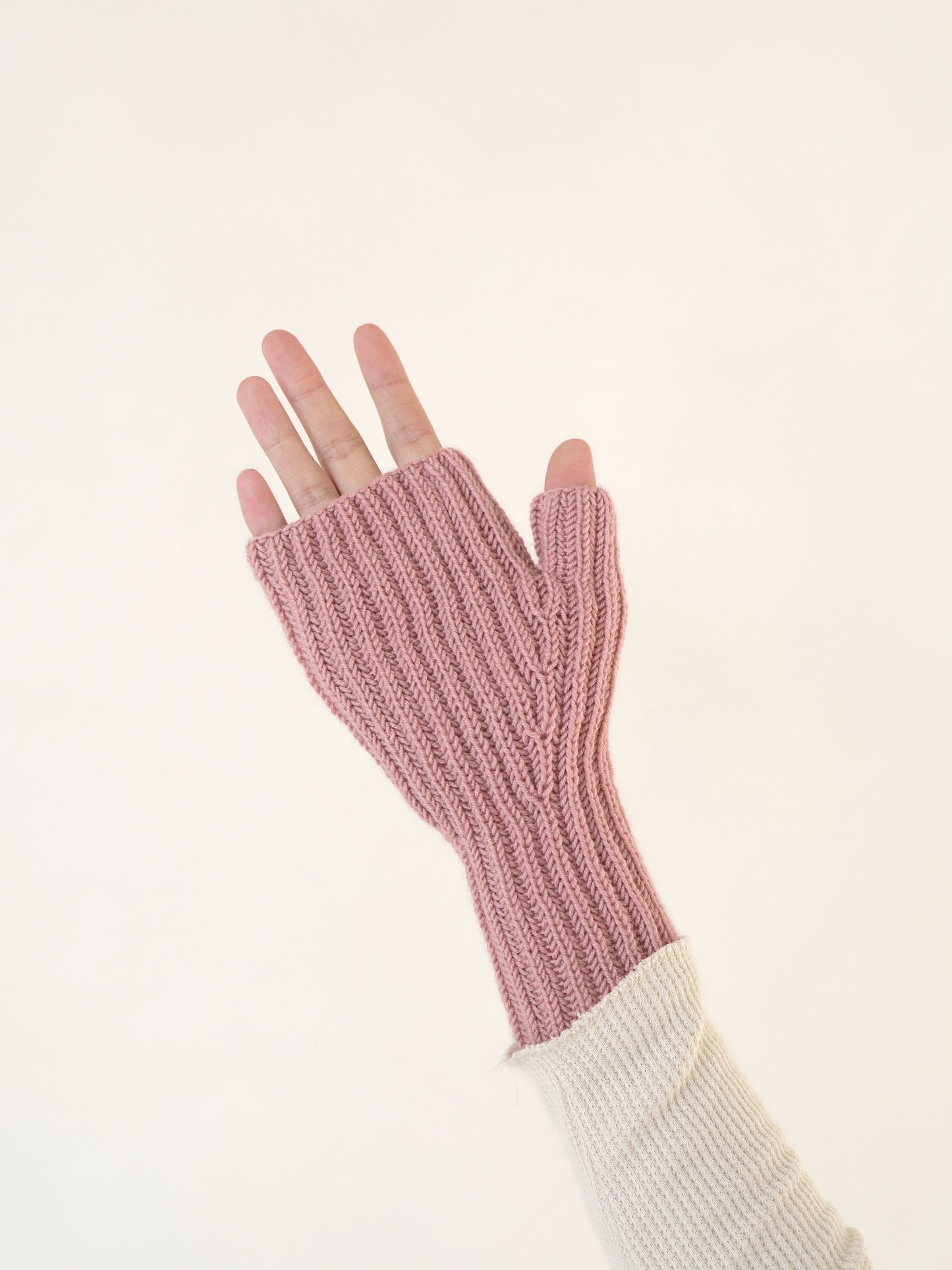 [PDF] Satin Merino Wool Brioche Hand Warmers (ENGLISH)