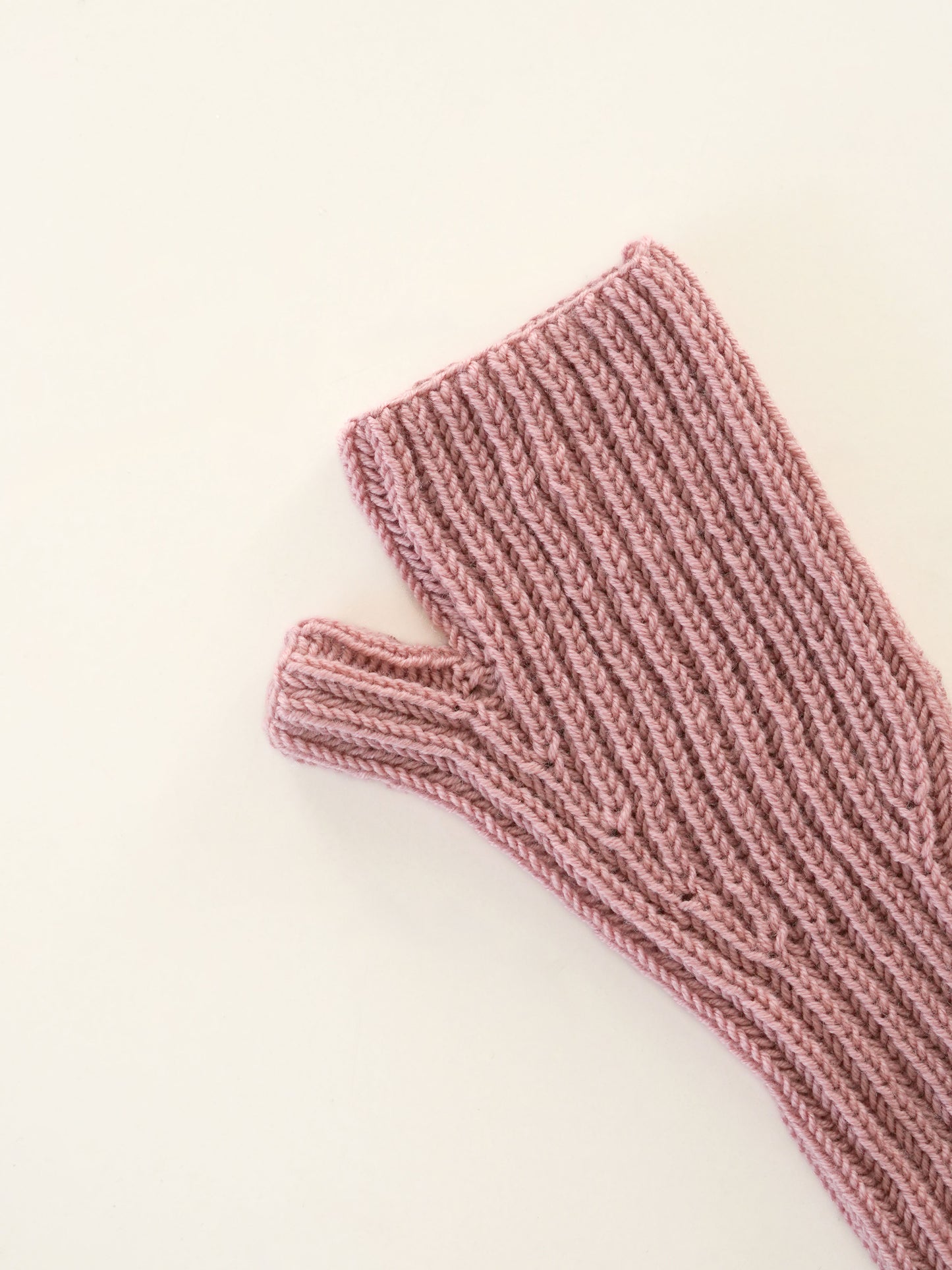 [PDF] Satin Merino Wool Brioche Hand Warmers (ENGLISH)