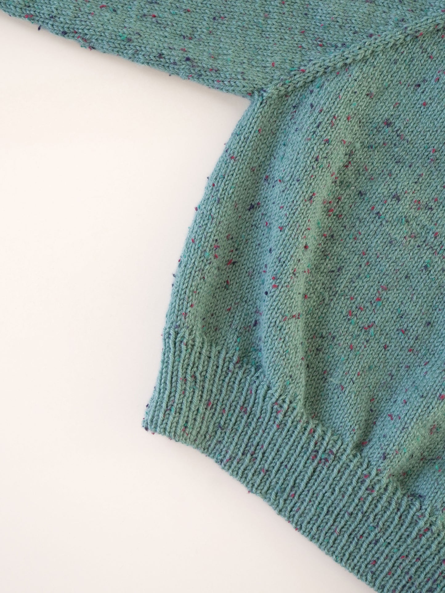 [PDF] Merino Blend DK Tweed Cropped Raglan Sweater (ENGLISH)