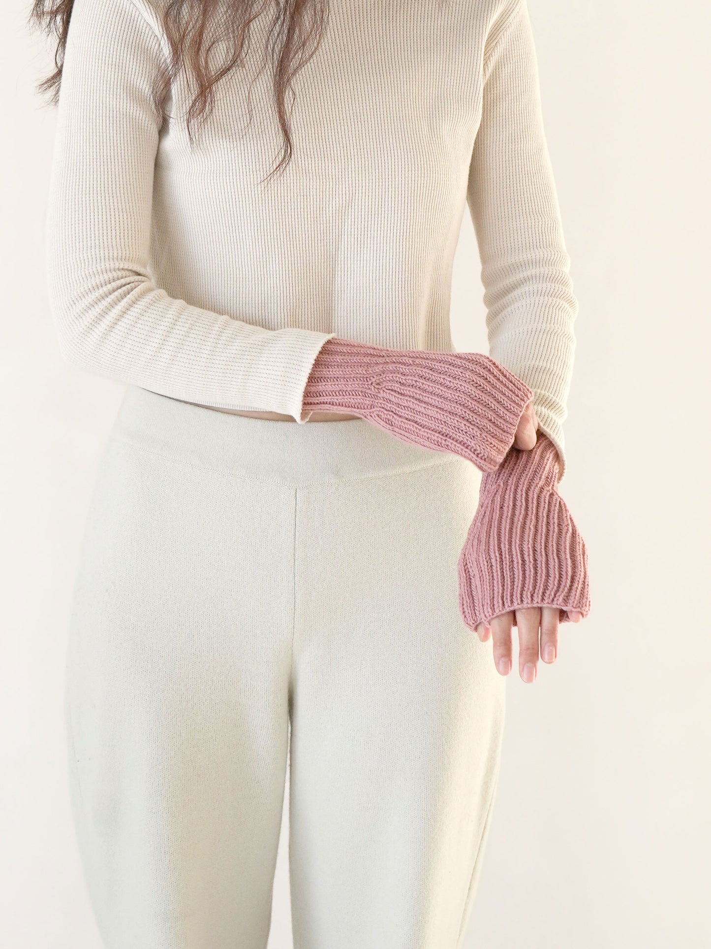 [PDF] Satin Merino Wool Brioche Hand Warmers (ENGLISH)